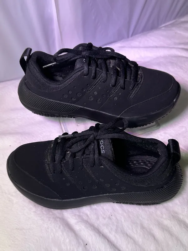 CROCS Men's All-Black Lace-Up Sneaker - Image 3