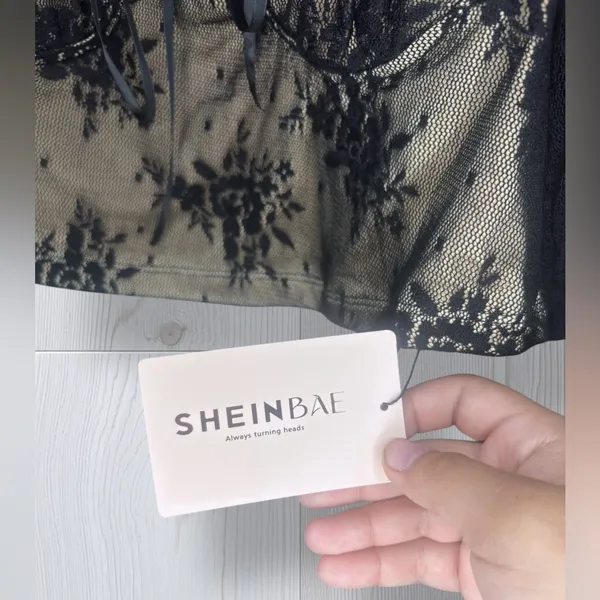 NWT SHEIN BAE Women’s Lace Cottagecore Crop Top - Image 4