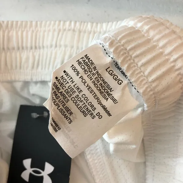 Under Armour Womens UA Accelerate Training Shorts White Size L - Image 6