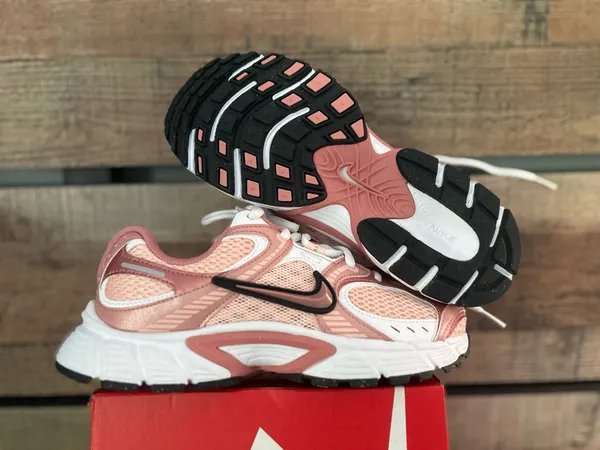 Nike V5 running shoes - Image 4