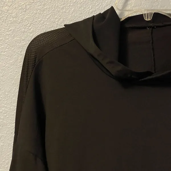 Fabletics Black Athletic Hoodie Pullover with Thumbholes and Mesh Panels - Image 6