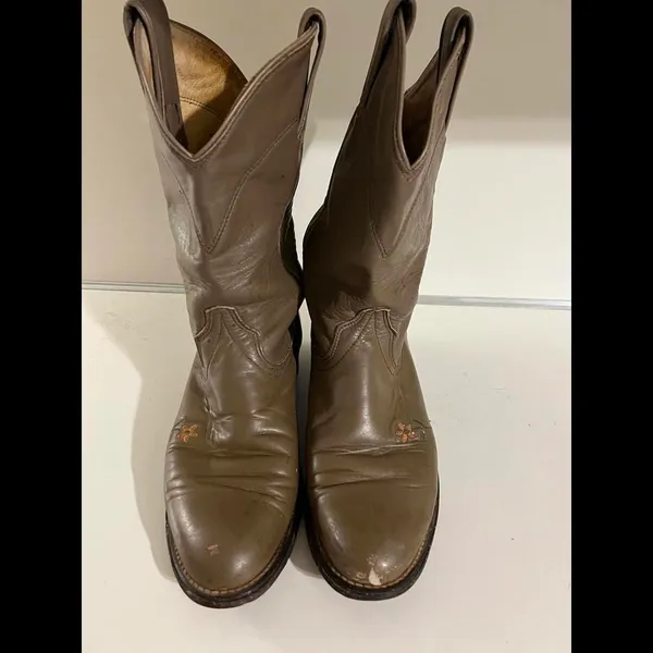 Vintage Leather Wrangler Cowboy Boots with Floral Embroidery size 8 - Image 2