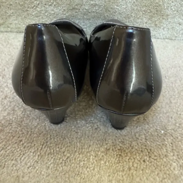 Anne Klein Patent‎ Leather Pointed Toe Shoes Heels Gun Metal Silver Size 8 - Image 3