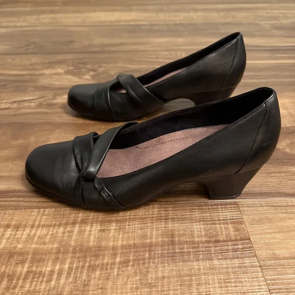 Clarks Leather Comfort Dress Pumps Heels Black Knot Detail Size‎ 9.5 - Image 2