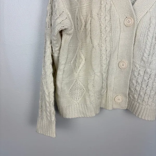 Blu Pepper Cropped Button Down Cardigan Cream Cable Knit Cozy Size Large - Image 2
