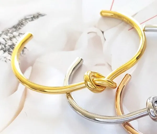 Knot Bracelet Gold - Image 2