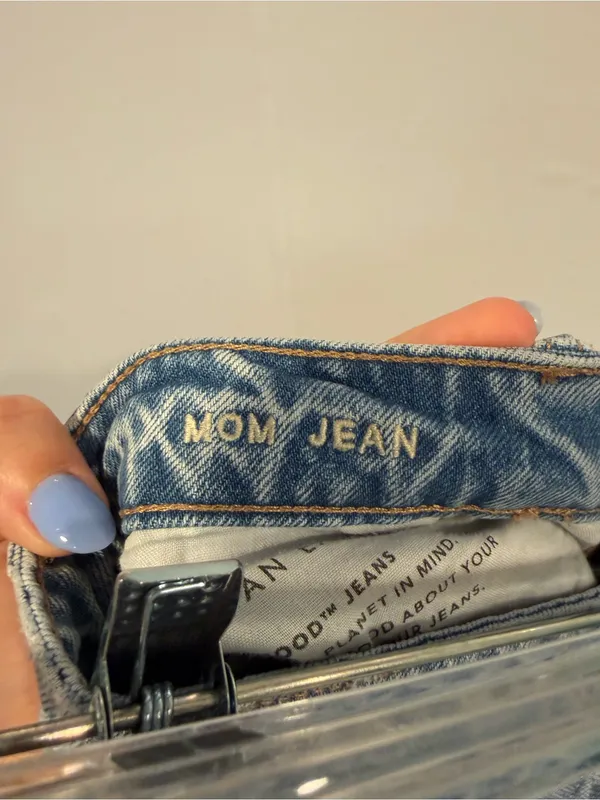 American Eagle Outfitters Mom Jean Women's Light Blue‎ High-Rise Straight Jeans - Image 3