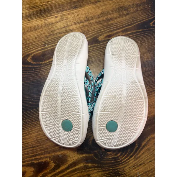 Crocs White And Blue Sandals‎ SIze 6 - Image 7