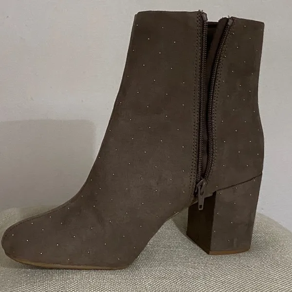 Old Navy Boots Women's Size 10 Grey Suede Leather Pointed Ankle Boots like new one worn - Image 2
