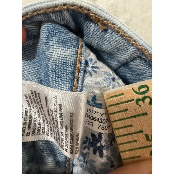 American Eagle Womens 2 Next Level Stretch Distressed Floral Denim Shorts Light - Image 9