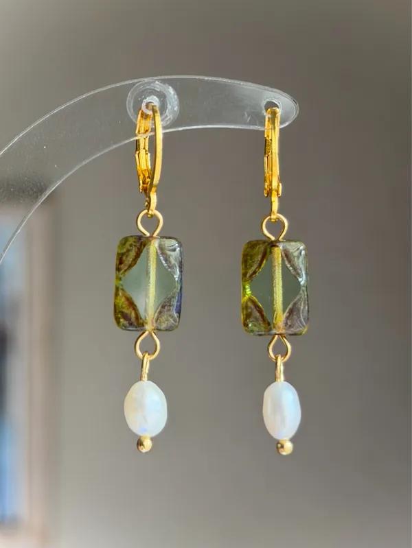 Handmade boho fairy dainty quality Czech glass beads & pearl dangle earrings💛 - Image 2