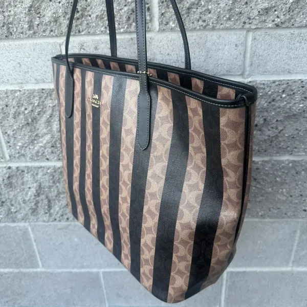 coach Large City Tote Bag In Signature Canvas With Stripe cbi03 - Image 3