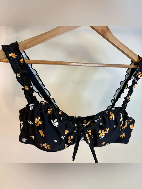 NWT Cupshe black swimsuit with orange and yellow floral trim L - Image 4
