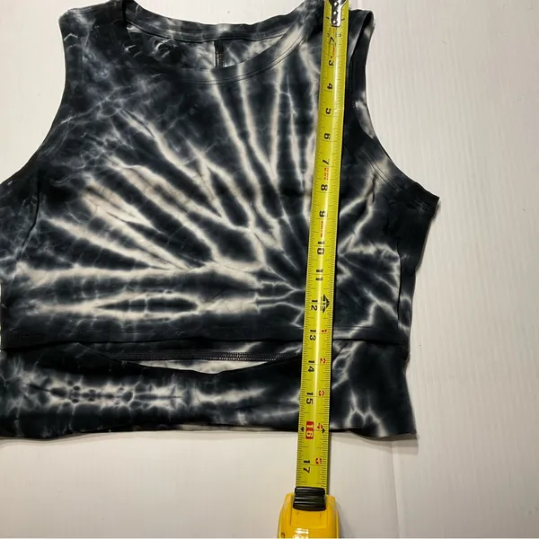Lululemon LA Front Cut-Out Crop Top Black White Tie Dye Sz S - Image 6
