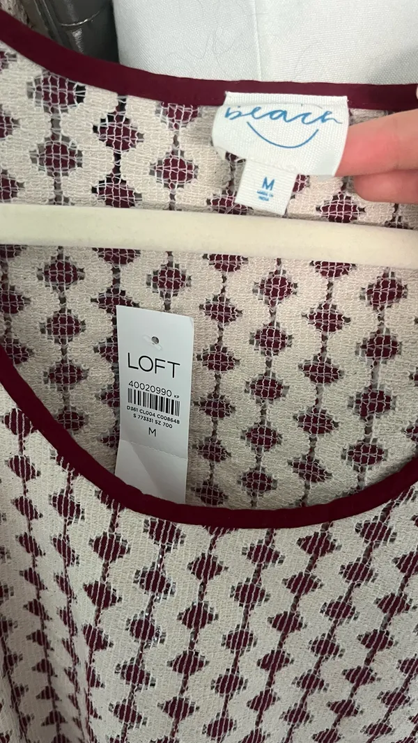 LOFT white and burgundy beachy top - Image 4
