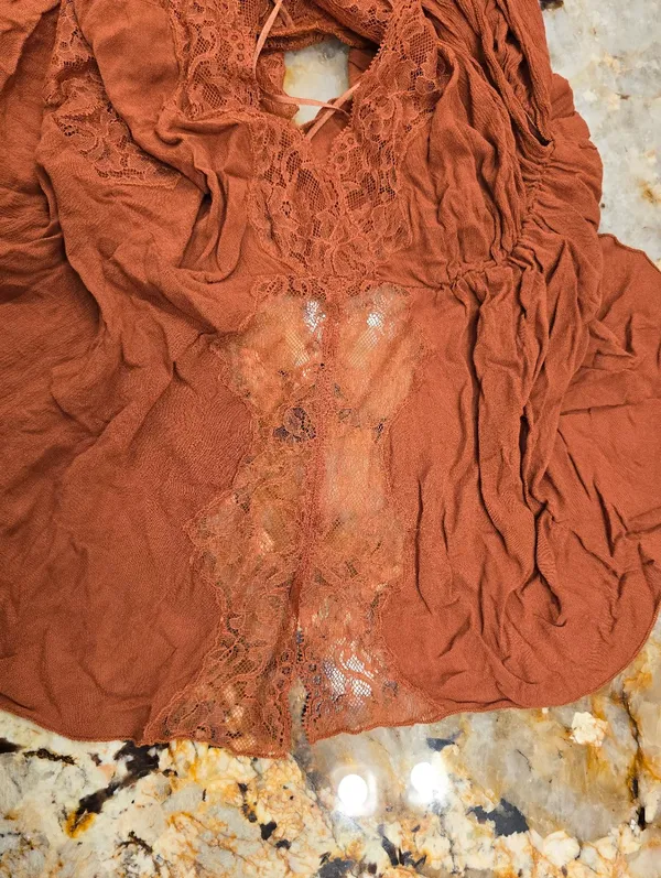 Free People cinnamon-colored romper with lace M - Image 7