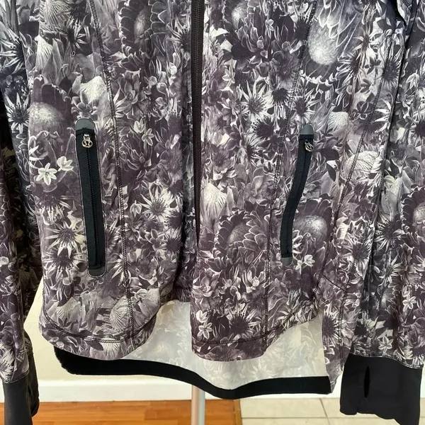 Lululemon‎ Bring Back The Track Jacket floral size 8 - Image 5