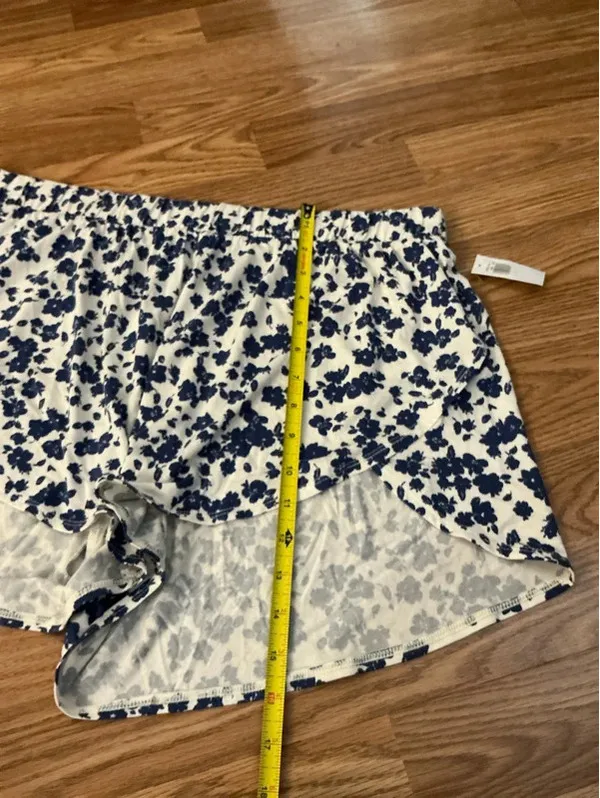 Old Navy Blue Floral Flowly Sleep Shorts Size Large - Image 5