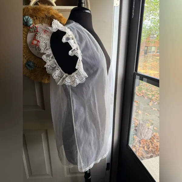 Vintage sheer white lace trim nightie over coat - Image 3
