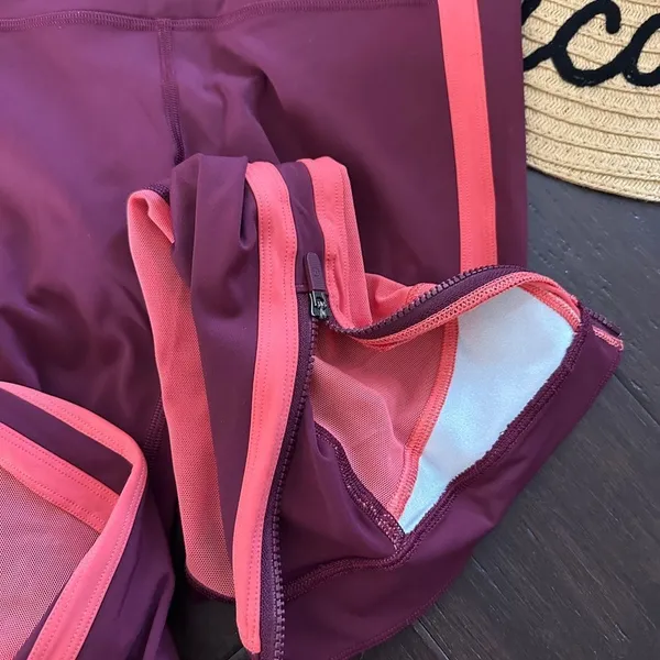 Lululemon Zip the Line Crop Leggings Burgundy Pink Stripe Zippers Size 6 - Image 8