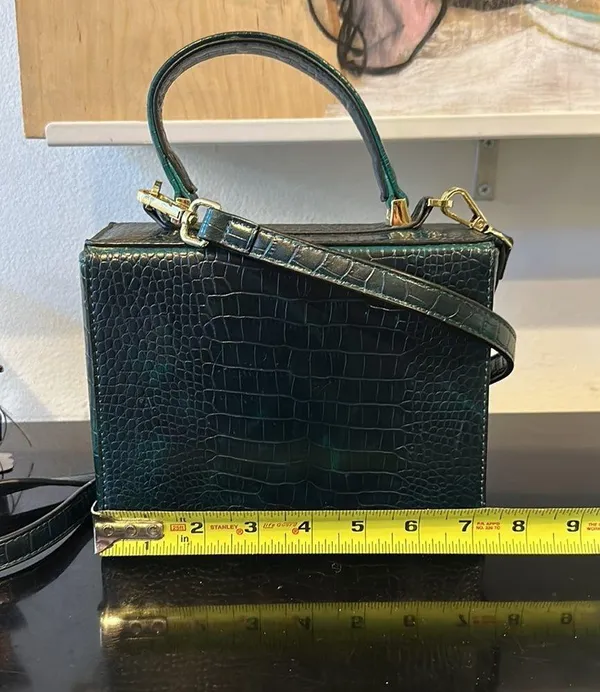 Emerald green crocodile embossed leather handbag - Image 4