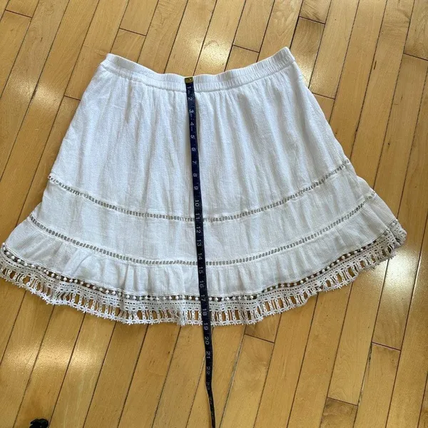 OLD NAVY Eyelet Cut Out Crepe-like Linen-like Mini Skirt - Medium - Image 6