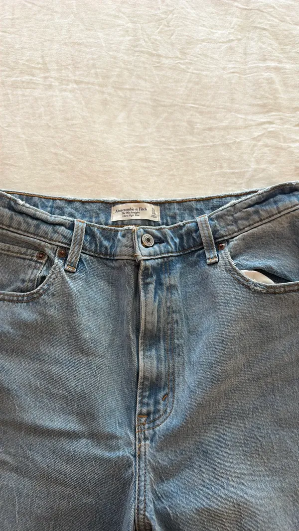 Abercrombie 90’s straight ultra high rise jeans - Image 2