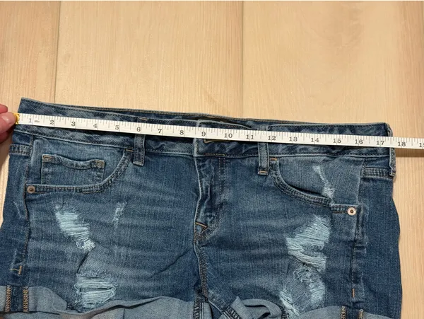 Express jean shorts distressed style Women's Size 8 - Image 4