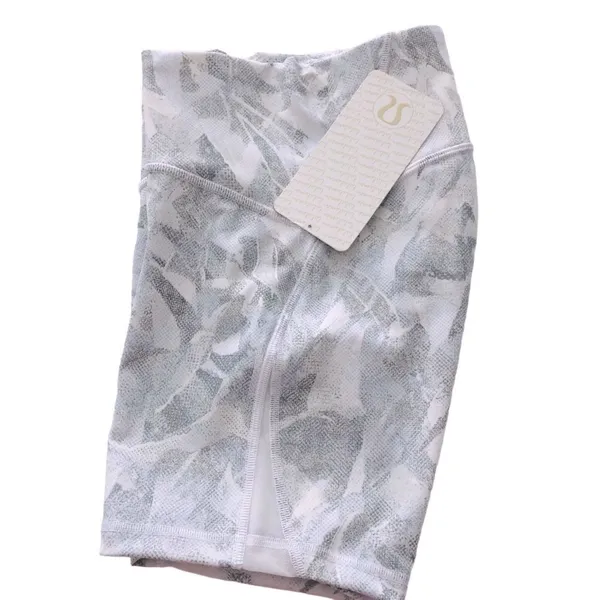 Lululemon Train Times Short 6" Jasmine White Multi / White Size 6 - Image 9