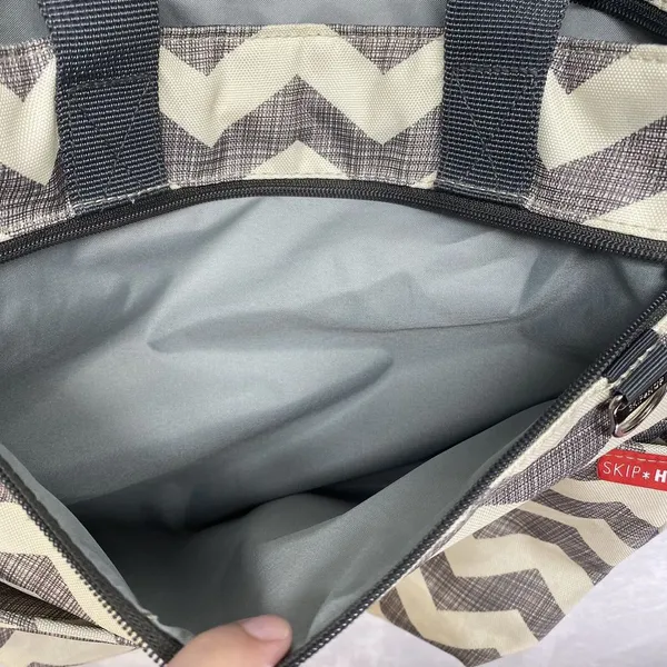 Skip Hop Duo Signature Carry All Diaper‎ Bag - Grey/White Chevron - Image 8