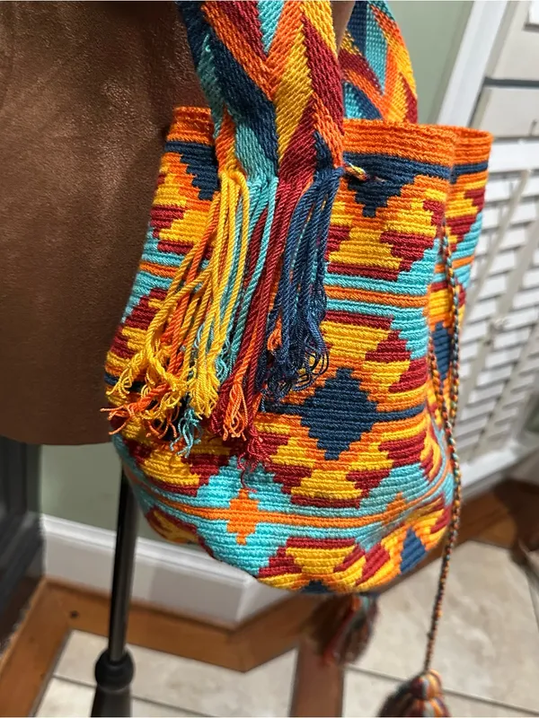 Handcrafted Wayuu Mochila Shoulder Bag – Colorful Geometric Pattern - Image 5