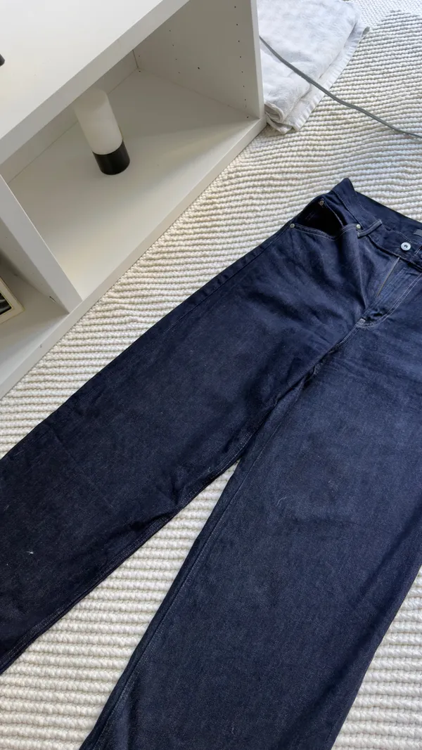 Uniqlo dark wash denim jeans size 27 - Image 3