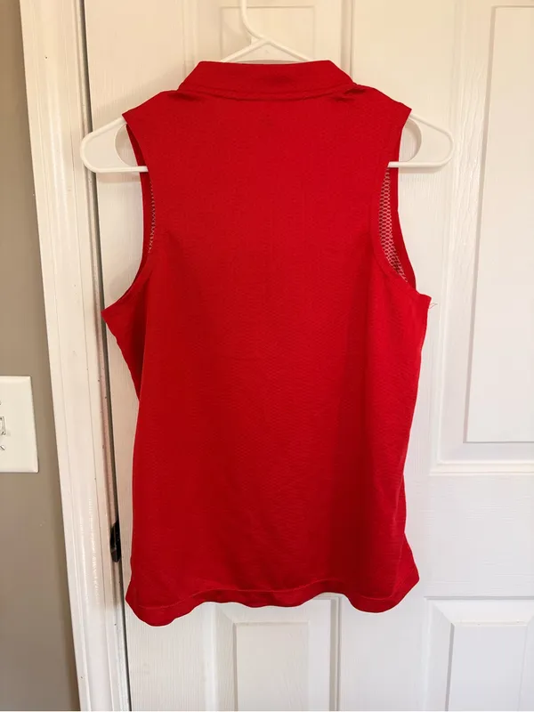 EUC Women’s Sleeveless Red Zip - Image 3