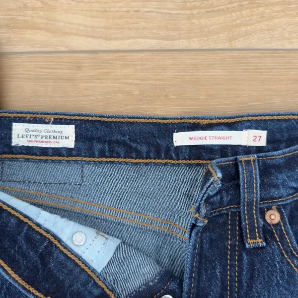 Levi’s Wedgie Straight Jeans - Image 4