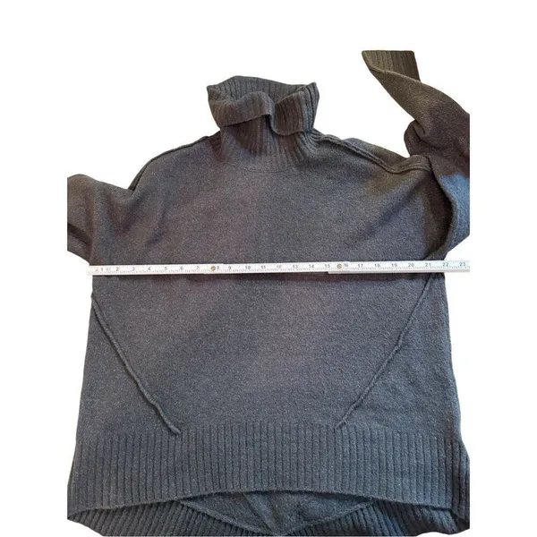 Romeo + Juliet Couture women’s charcoal gray turtleneck chunky knit‎ sz M - Image 5