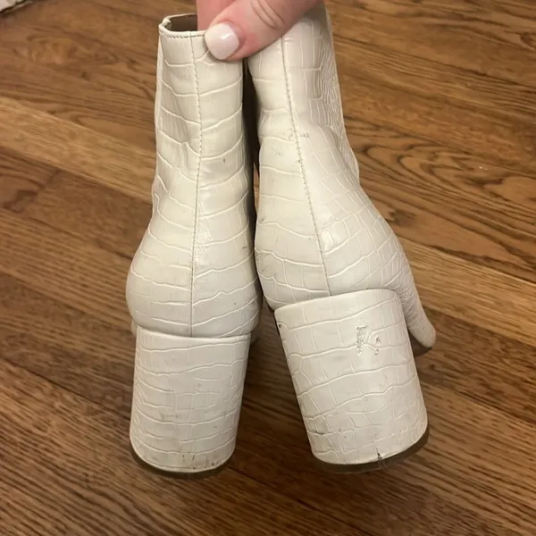 Steve Madden White booties size 7.5 - Image 3