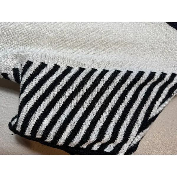 POL Black & White Striped V-Neck Dolman Sleeve Knit Sweater Size L - Image 4