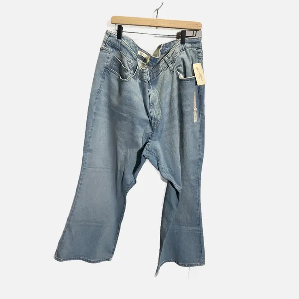 Universal Thread High Rise Flare Jeans Light Wash Blue Size 26 014096197‎ - Image 2