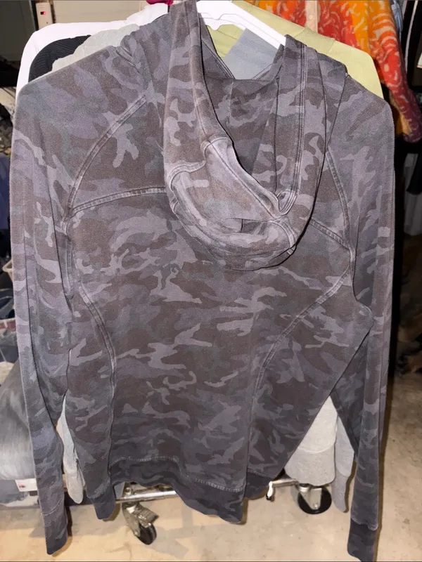 Lululemon scuba pullover hoodie camo size 8 stretch terry - Image 5