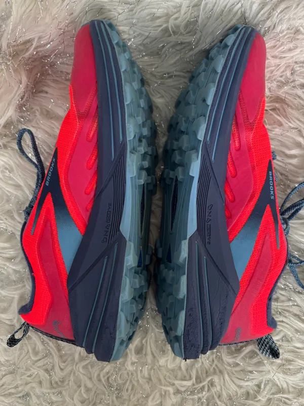 Brooks Cascadia 16 Women’s Red And Navy Running Shoes Size 8USA - Image 2