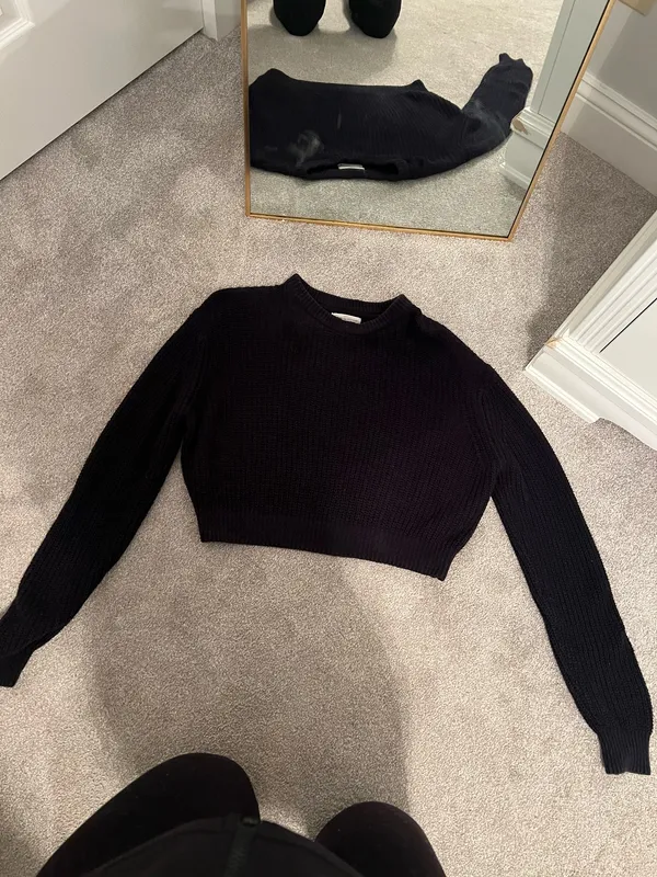 Urban Outfitters Sweater Cropped - Image 4