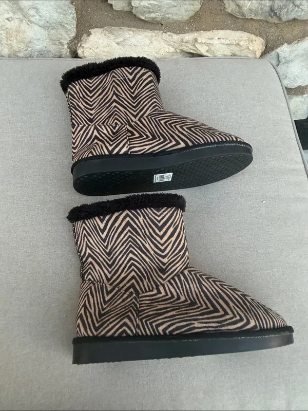 Vera Bradley Zebra Print Cozy Booties size small 5/6 NWOT - Image 5