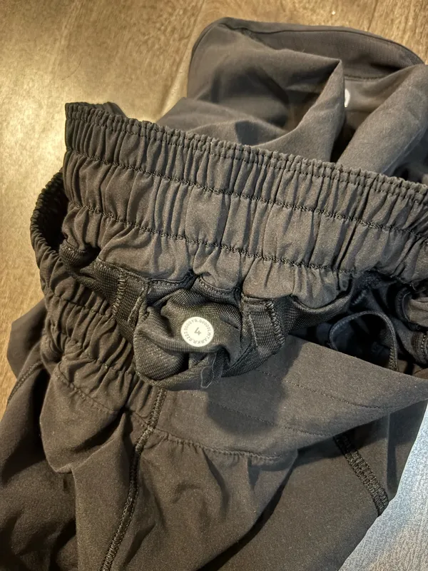 Lululemon Hotty Hot Shorts 2.5" Black - Image 4