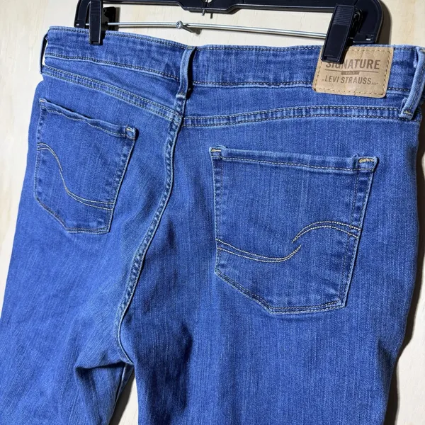 Signature by Levi Strauss Womens 16M 33x32 Mid Rise Bootcut Stretch Blue Jeans - Image 7