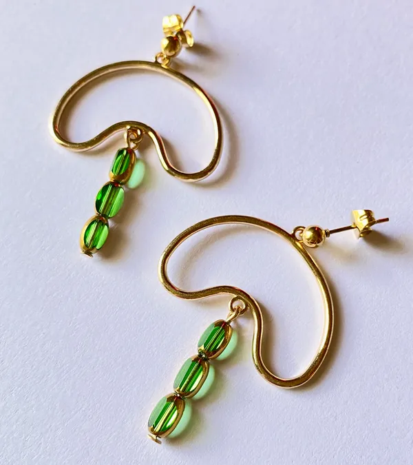 Handmade unique shaped green & gold glass beads chic dangle earrings💚🌞💚 - Image 2