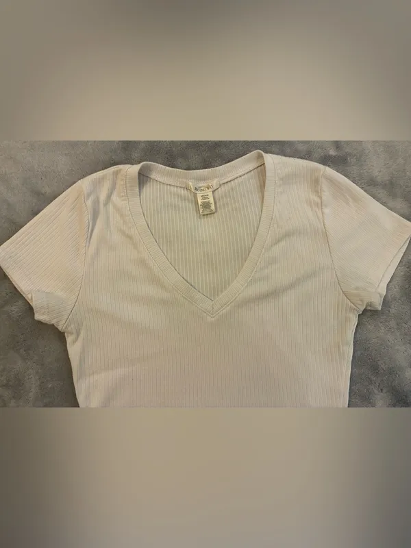 Bozzolo Women’s Ribbed V-Neck Short Sleeve Top - White Size Medium - Image 3