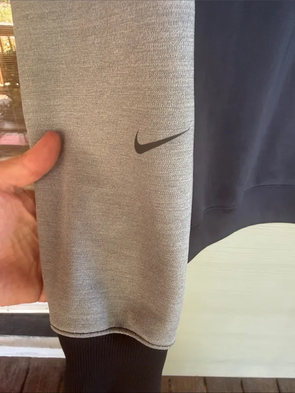 Nike Women's Therma-Fit Fleece Color-Block Training Hoodie - Image 6