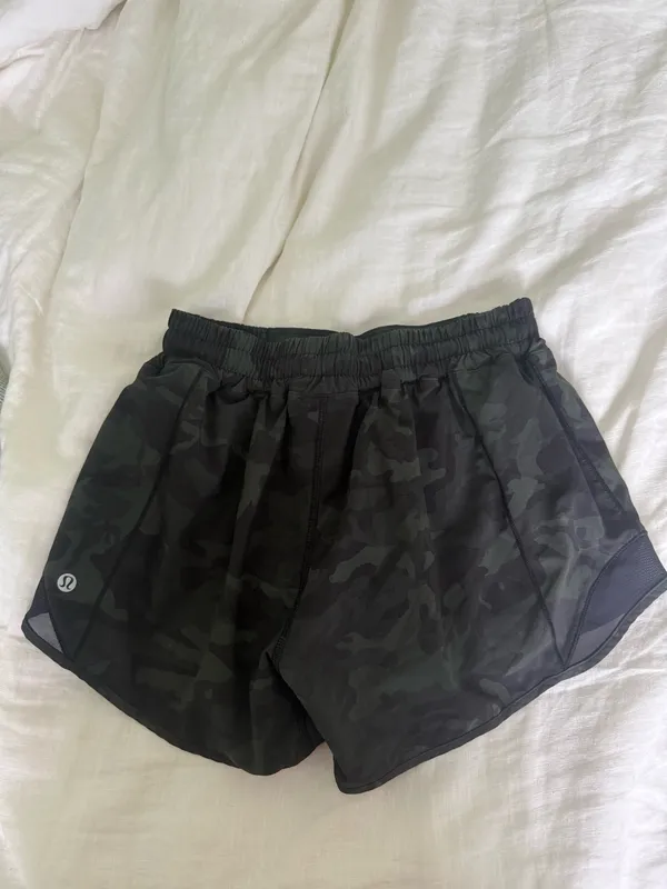Lululemon Hotty Hot Shorts Camo Black - Image 2