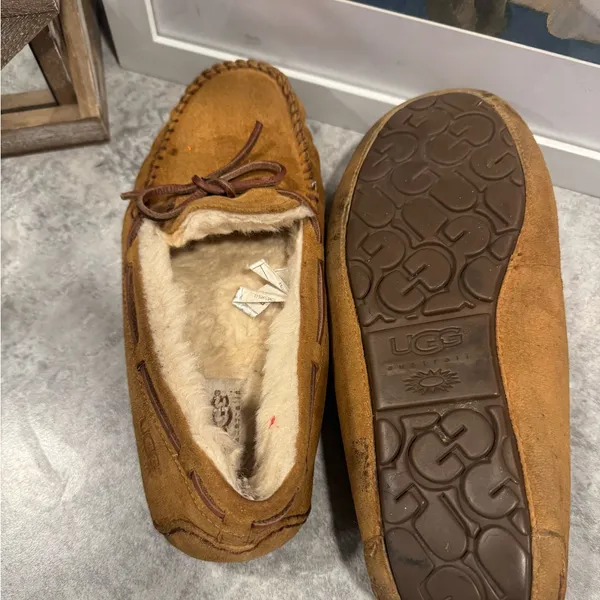 UGG Australia Women's Dakota 5612 Chestnut Sheepskin Moccasins Slippers Sz 8 - Image 7