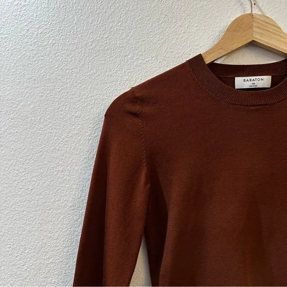 Aritzia Babaton Women's Sculpt‎ Knit Crewneck Long Sleeve Tee Size XS Brown - Image 4